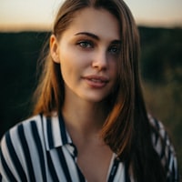 Portrait of Donna Reykajiv, Senda Data customer from Birmingham, UK